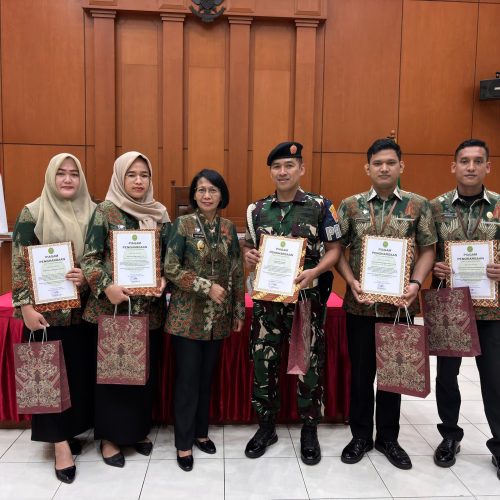Pemberian Penghargaan Bagi Pegawai